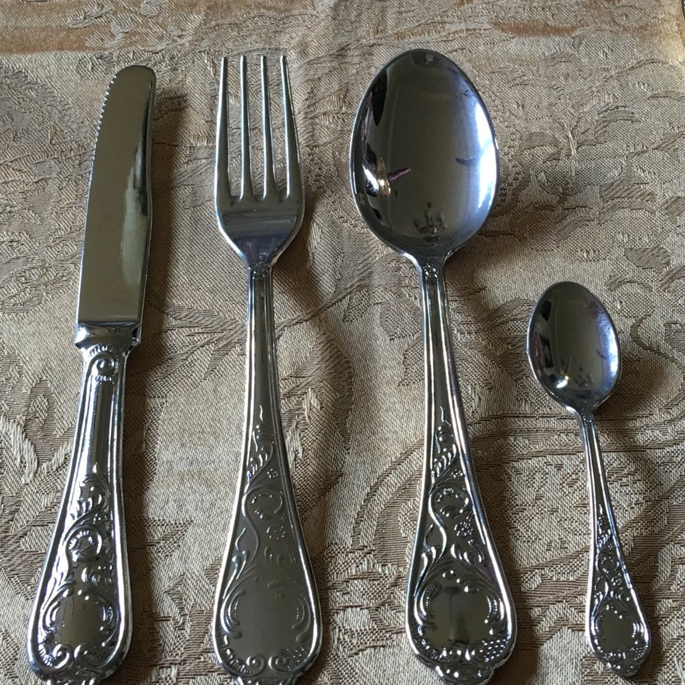 (SOLD)🎉HP🎉 Premium 51 Piece Italian Flatware Set, Service for 12 + Serving Set - Picture 2 of 16